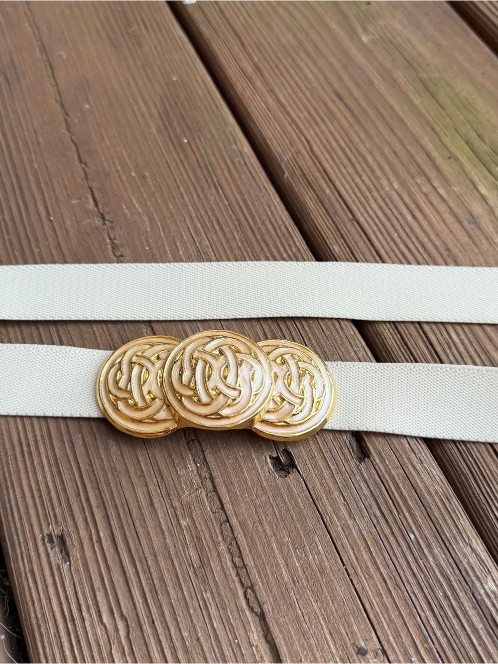 Vintage Day-Lor Celtic Knot Gold Cream Enamel Buckle Stretch Belt 1980s